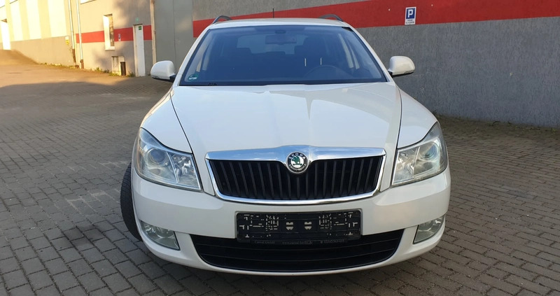 Skoda Octavia cena 23999 przebieg: 299900, rok produkcji 2012 z Elbląg małe 781